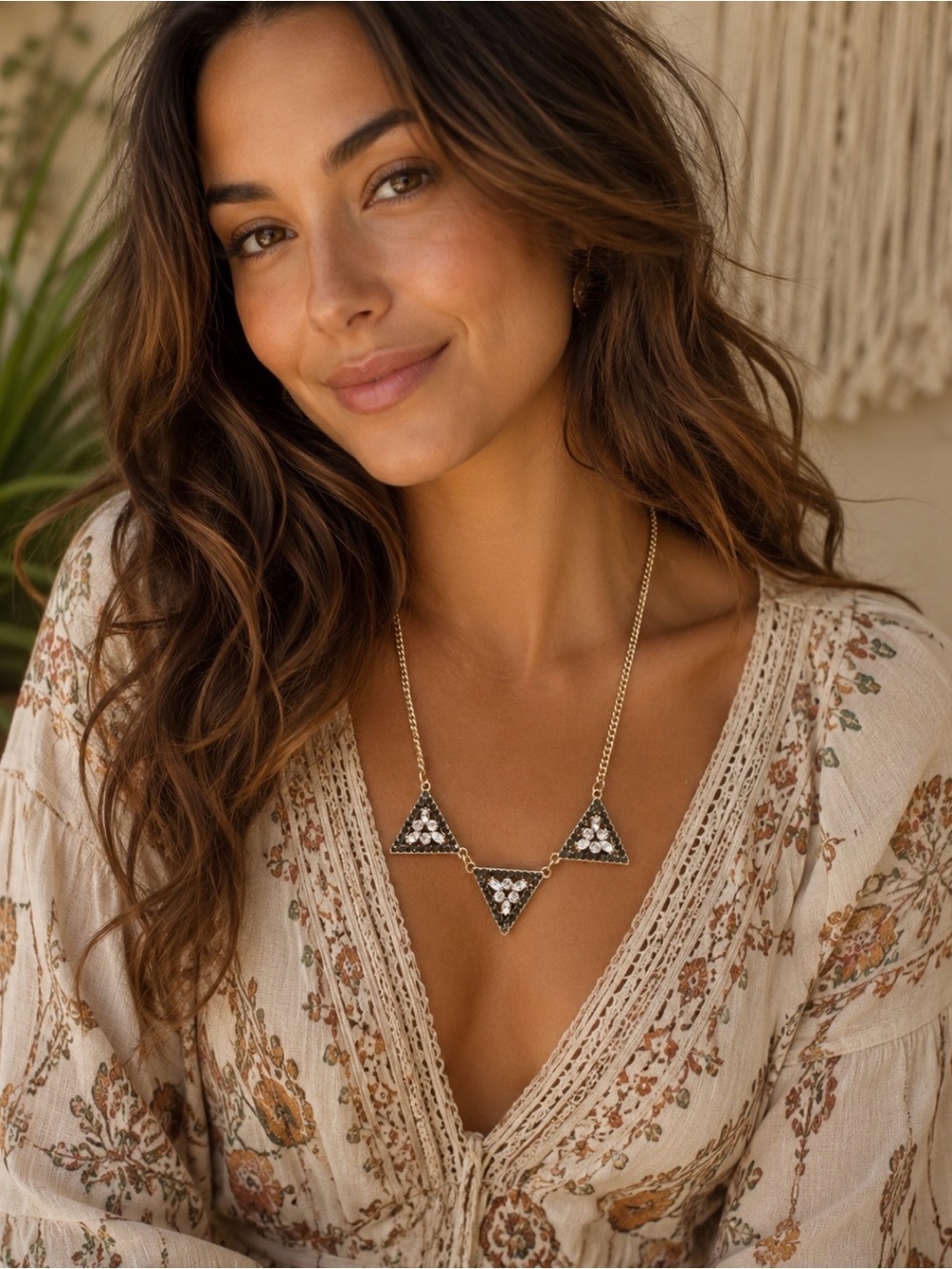 Rhinestone embellished triangles design necklace